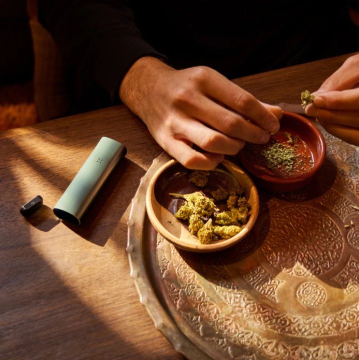 How To Use The Pax 3 Vaporizer to Smoke Dry Herb, Waxes, & Oils