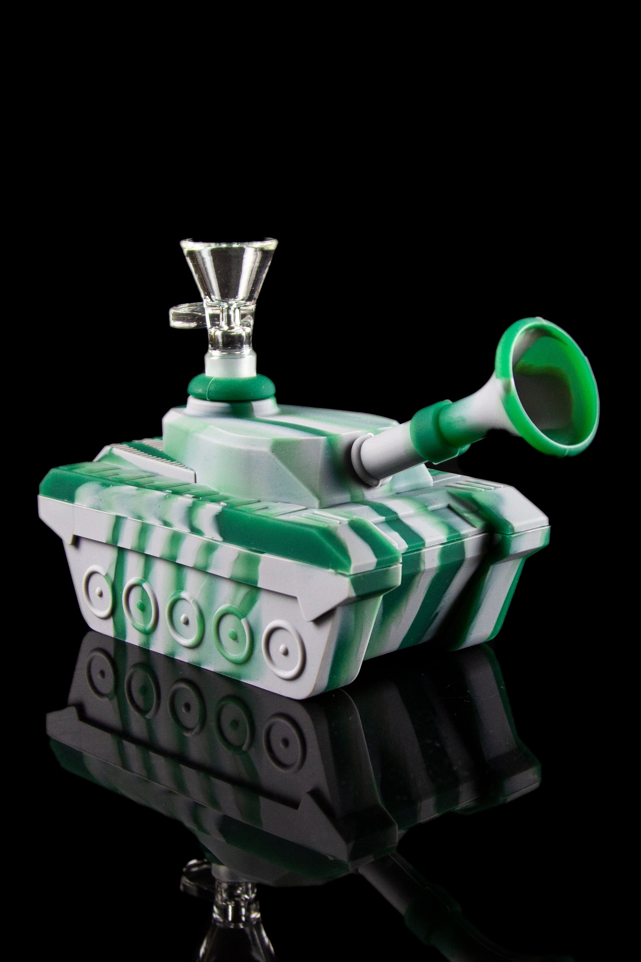 Green glass water pipe shaped like a military tank with a reflective base.