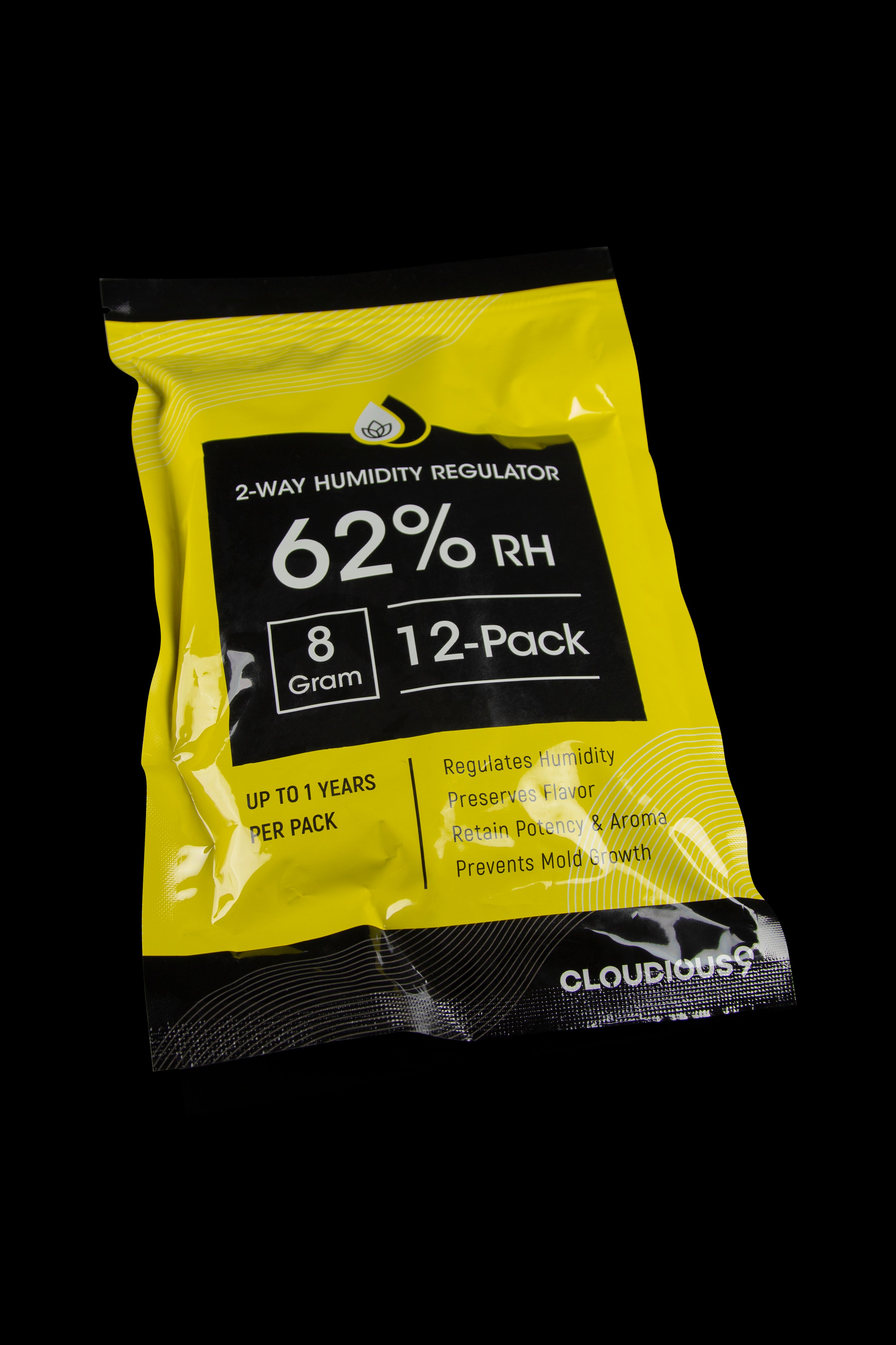 Close-up of a Cloudlouis 2-way humidity regulator packet, displaying “62% RH” and indicating it preserves flavor and prevents mold.