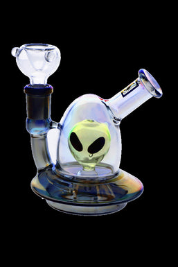 Daily High Club March 2023 Spaceship Water Pipe