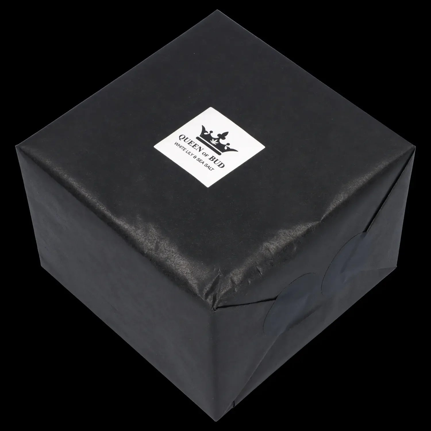 Black gift box with “Queen of Bud - White Lily & Sea Salt” label.
