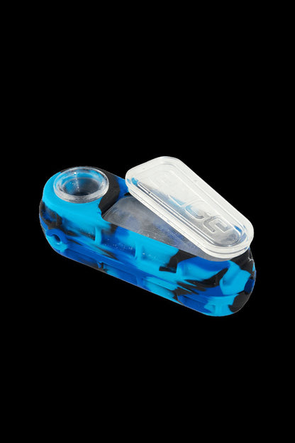 Blue and black silicone oil rig with a clear quartz insert.