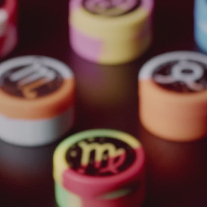 Famous Brandz Famous Design Zodiac Extract 32 mm Silicone Containers - Assorted