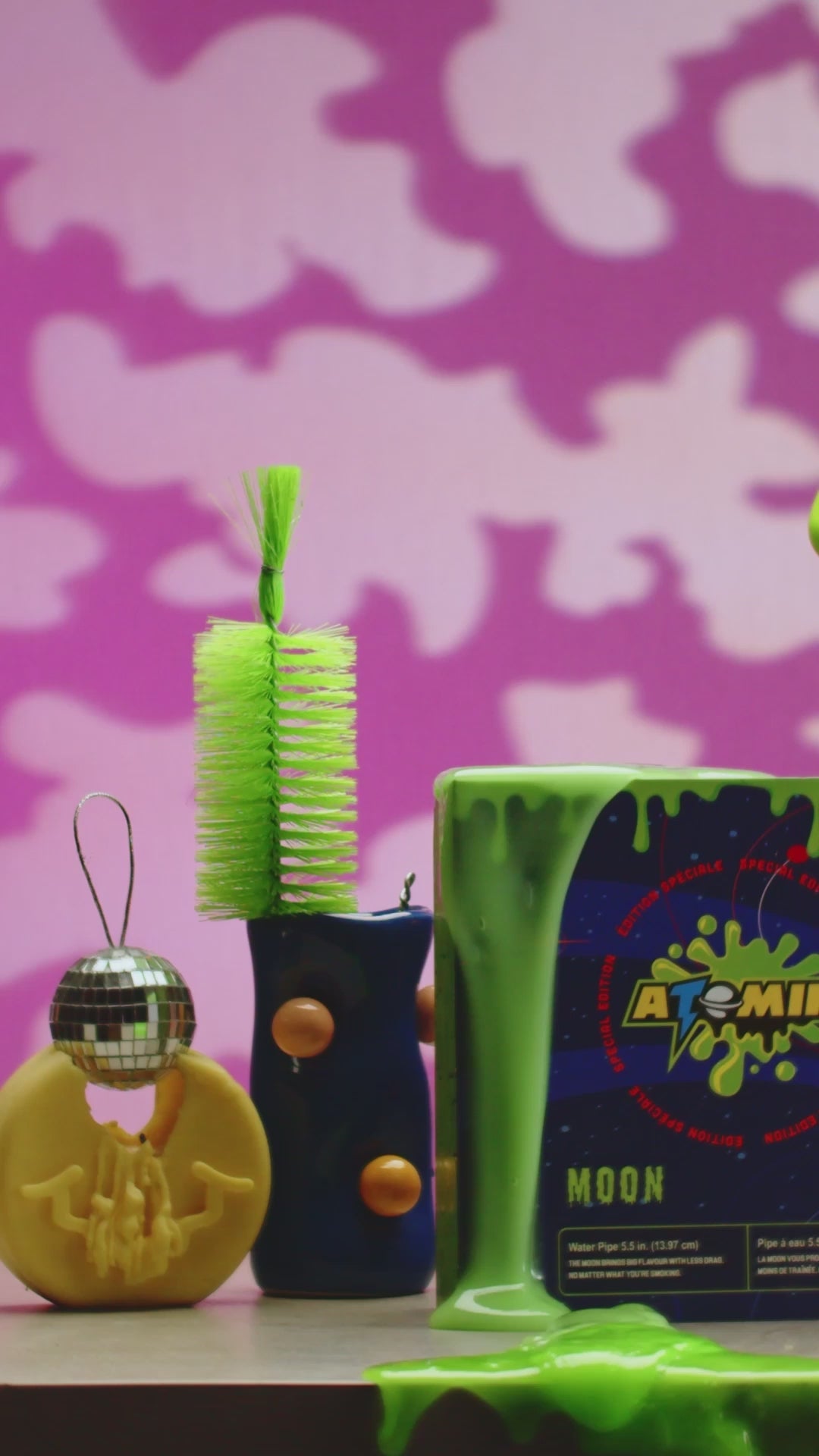 Load video: Atomik - Special Edition Water Pipe - 5.5in