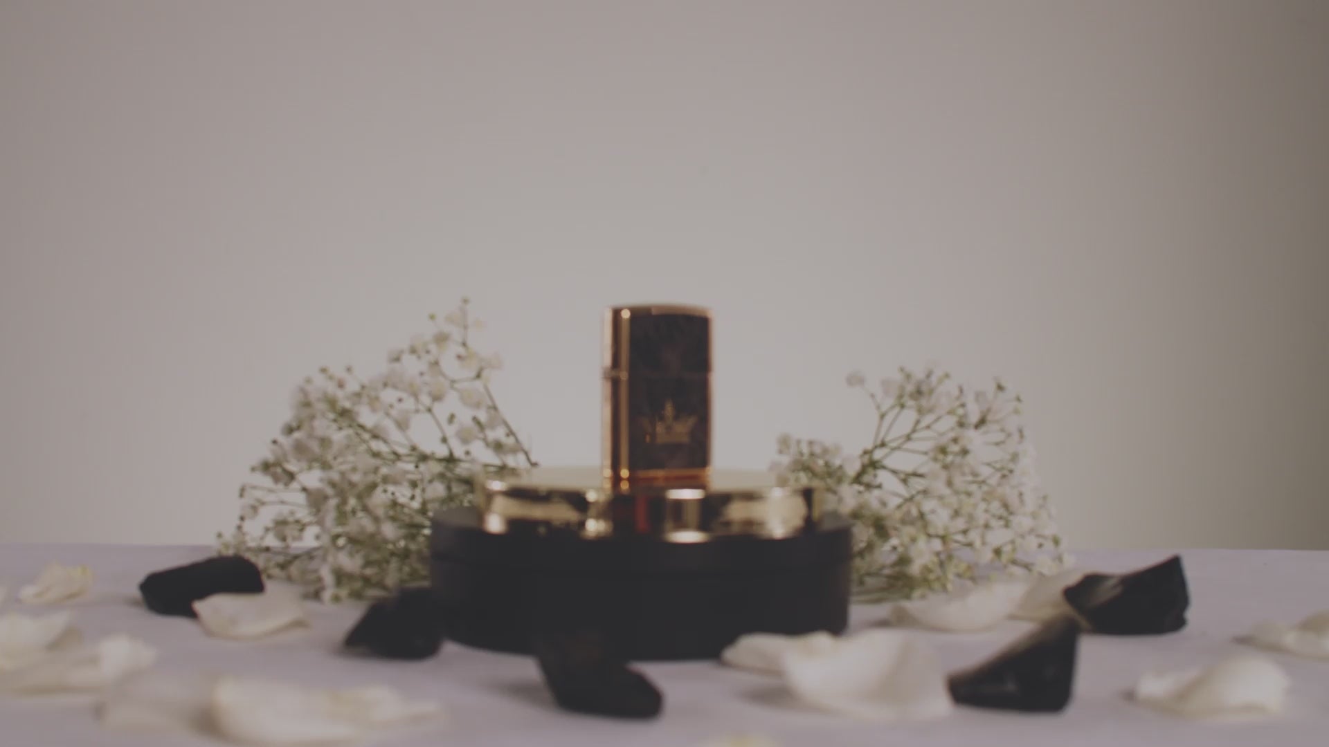 Load video: Queen of Bud Black Obsidian Mosaic Zippo