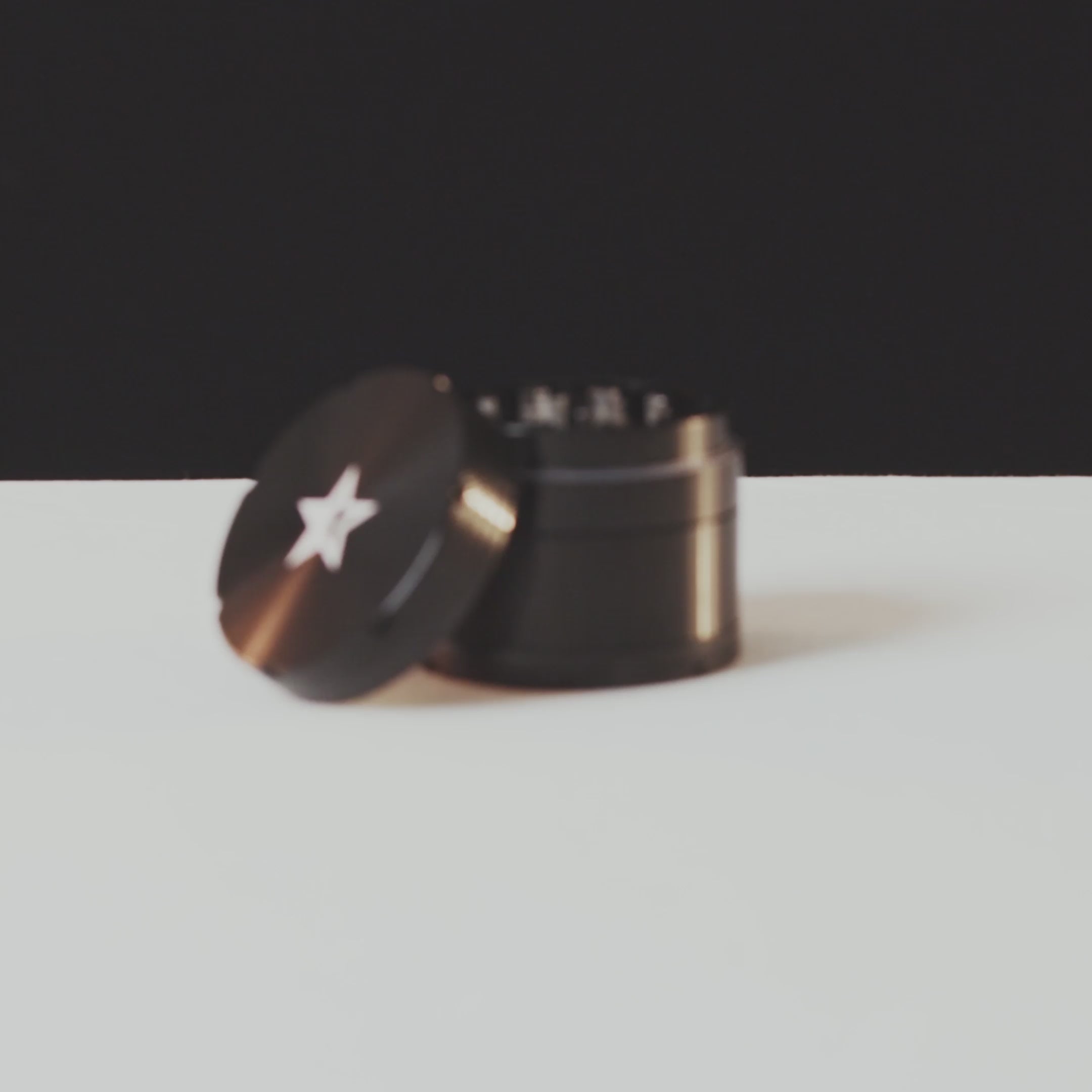 Famous X 4-Piece Grinder