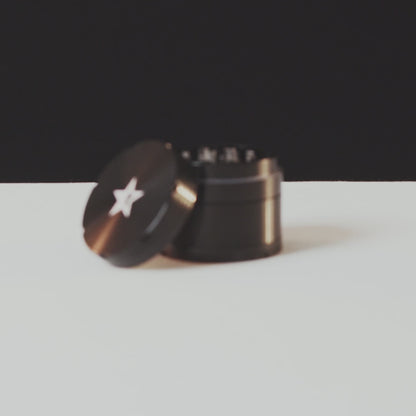Famous X 4-Piece Grinder