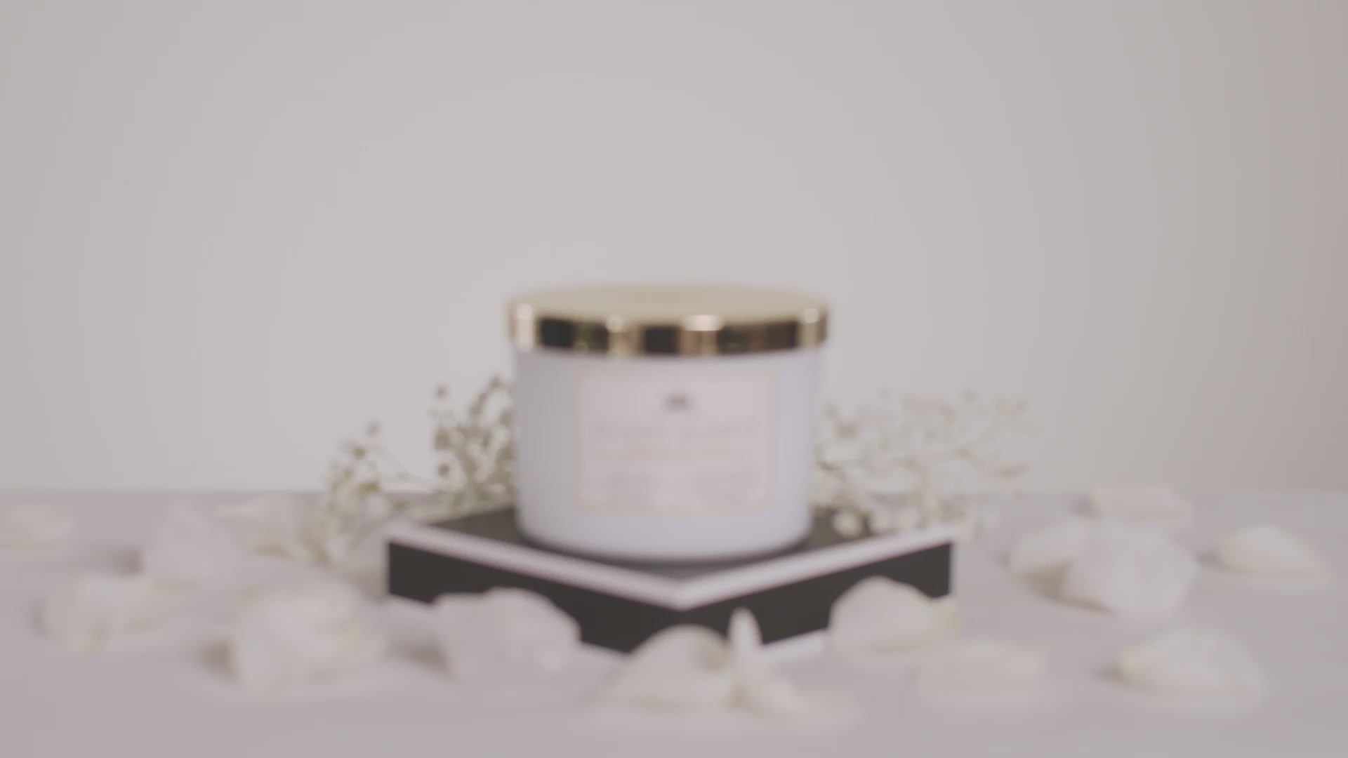 Load video: Queen of Bud Candle