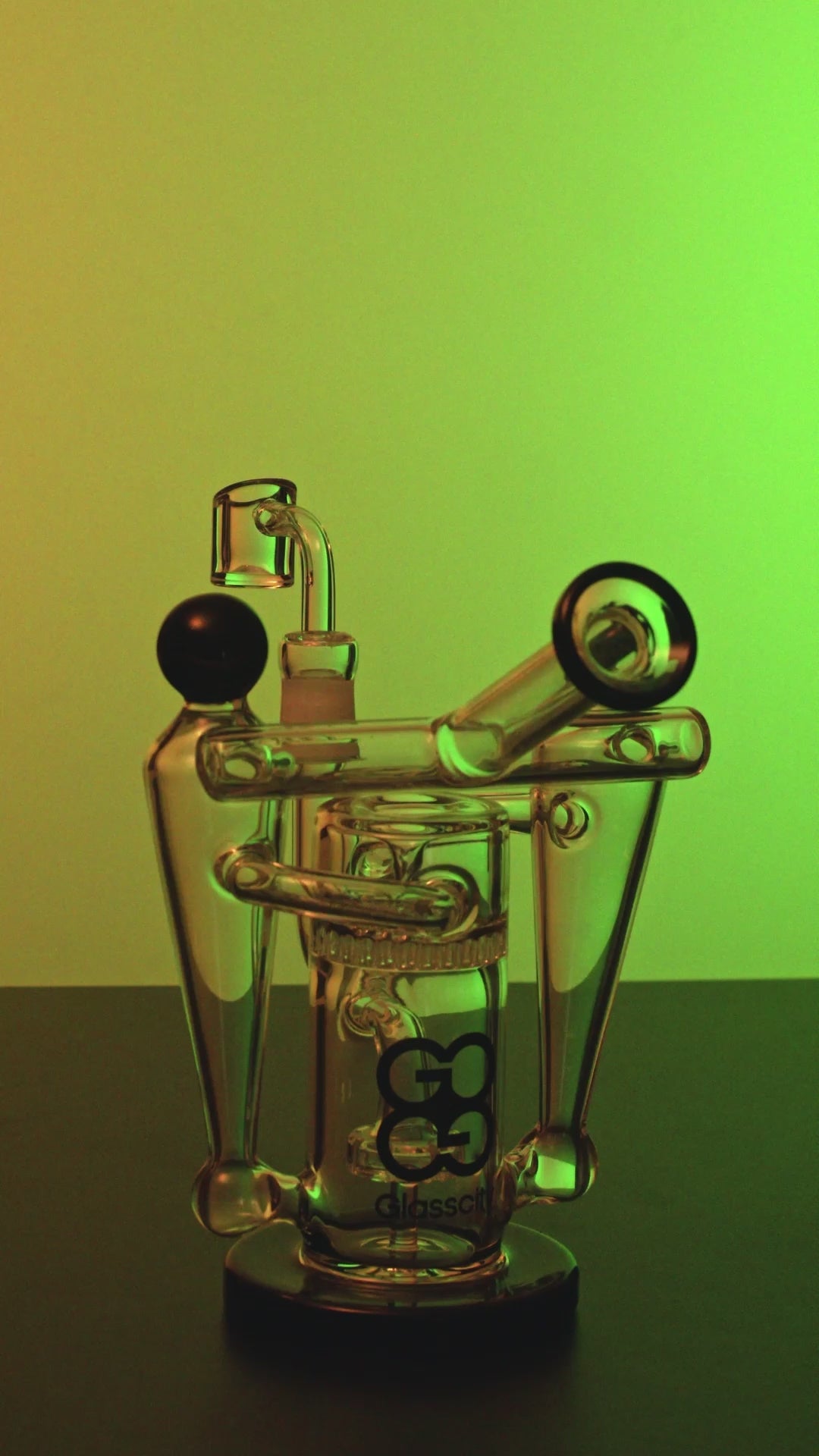 Load video: Smoke Cartel Glasscity-Recycler Vapor Bubbler with Showerhead &amp; Honeycomb Disc Perc
