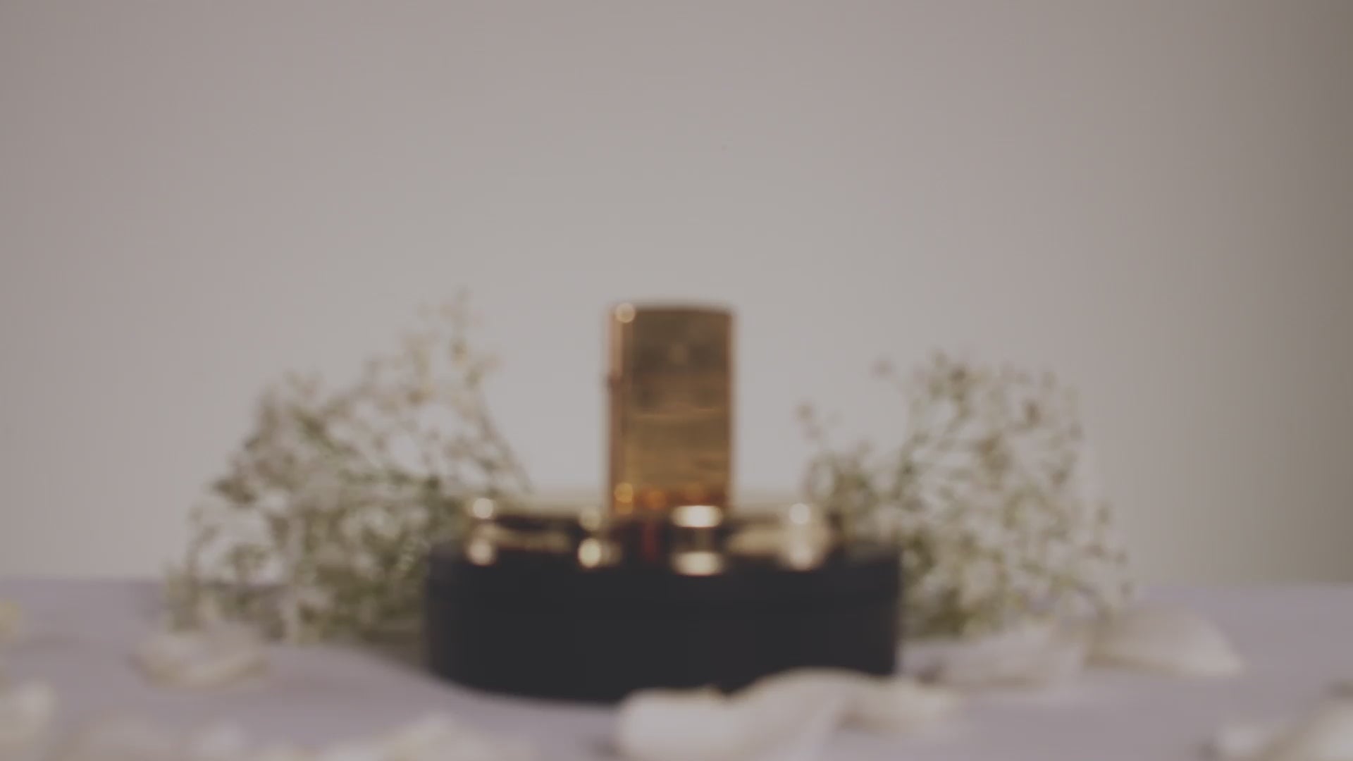 Load video: Queen of Bud Golden Vertical Flame Zippo