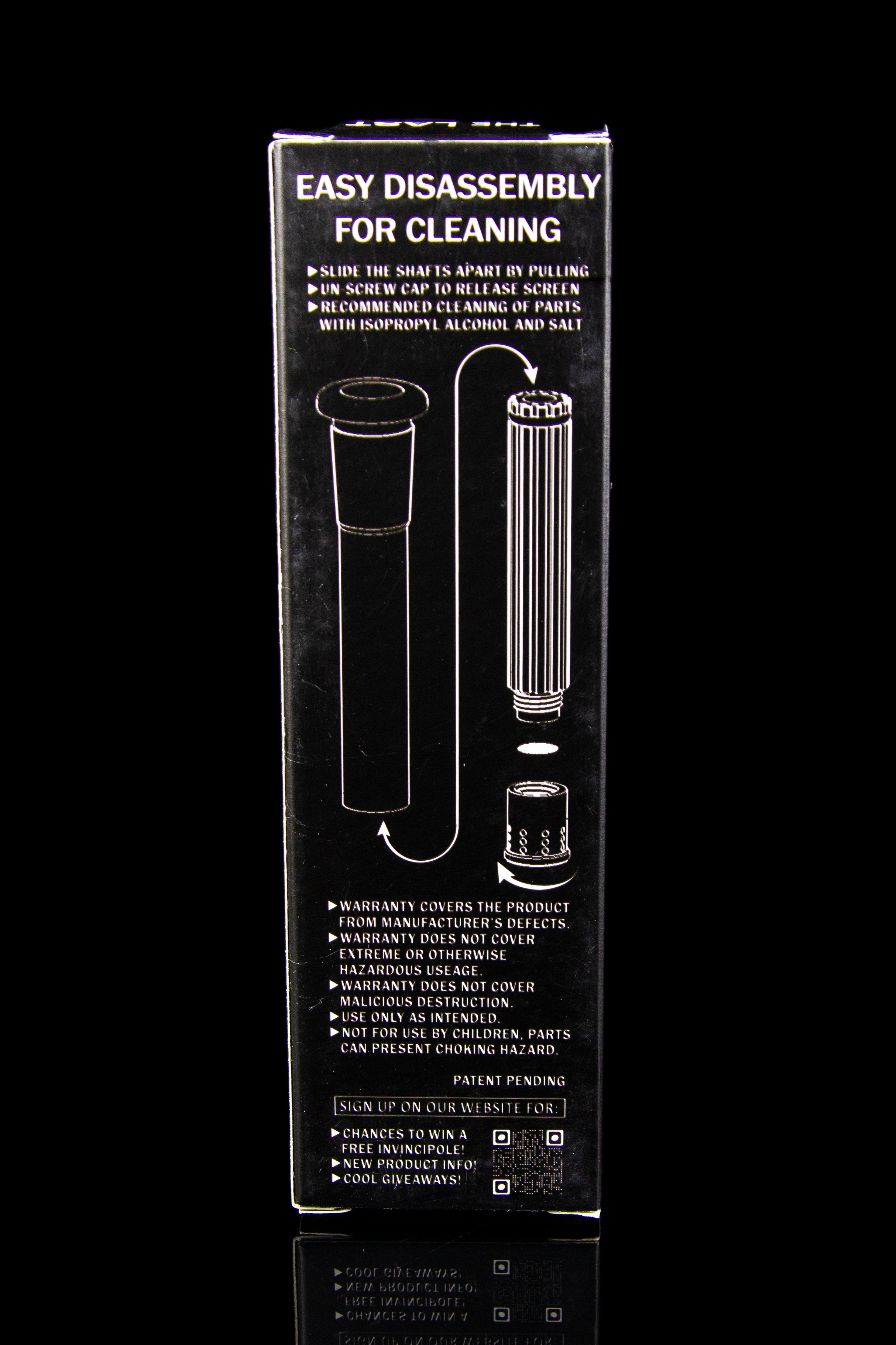 Instructions for disassembling a glass cannabis pipe for cleaning, displayed on the product's black box.