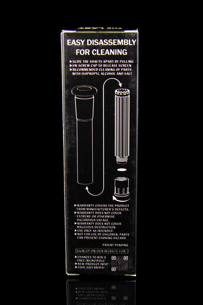 Instructions for disassembling a glass cannabis pipe for cleaning, displayed on the product's black box.