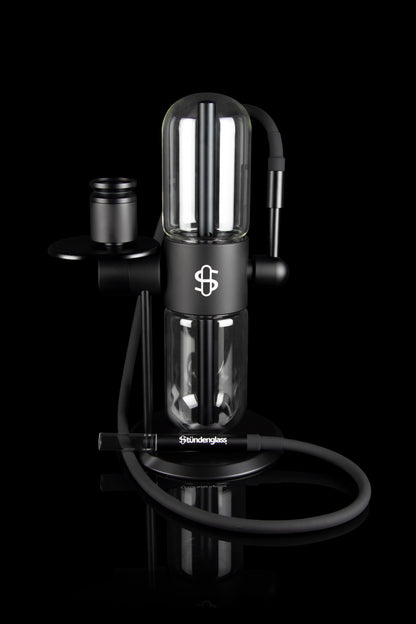 Sünd glass oil rig with black accents and illuminated water chamber.
