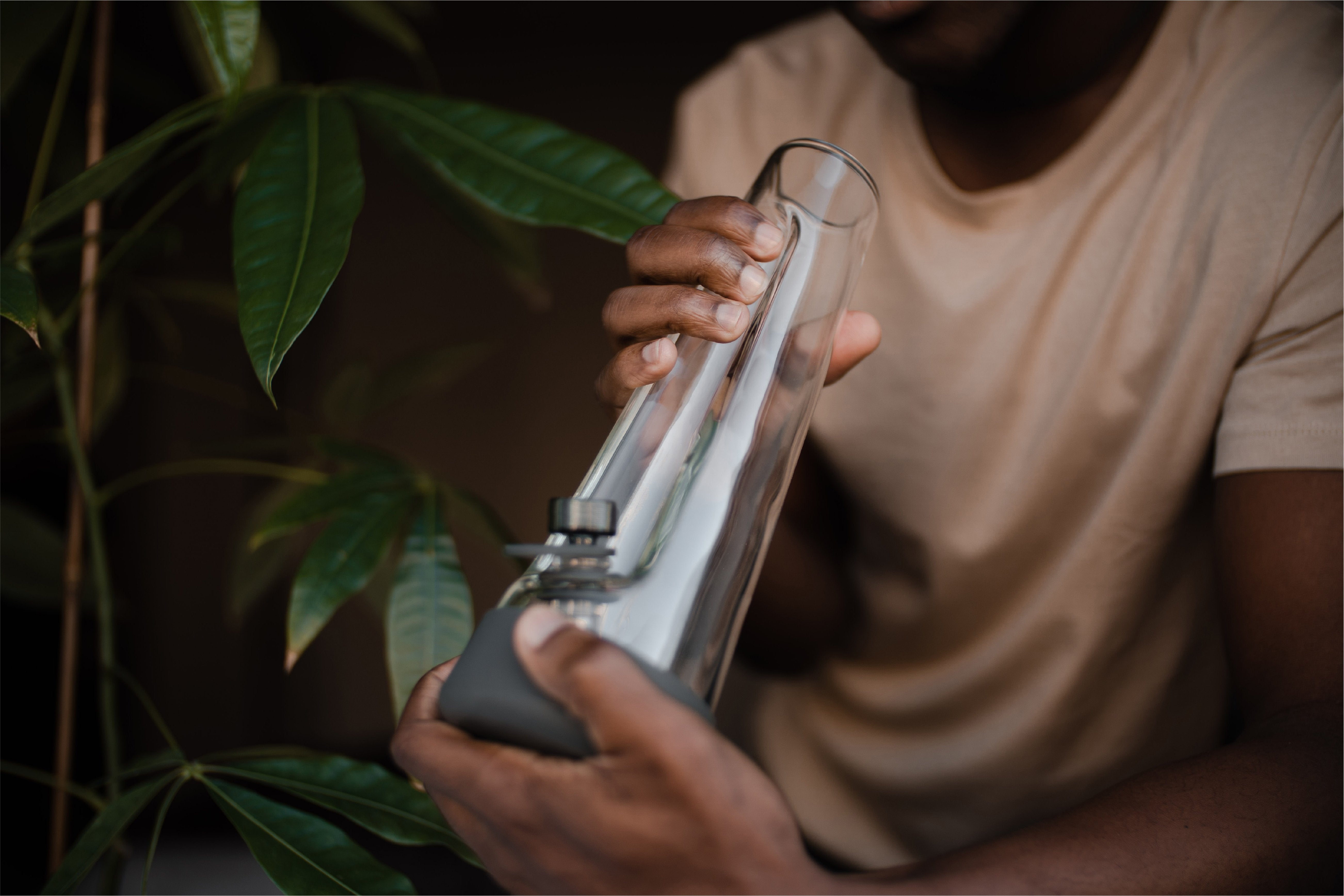 [FEATURE][LEFT] The Session Goods Bong - From the tapered form and angled mouthpiece, to the way it feels in your hand and the sound it makes when you set it down, this modern designer bong is meant to seamlessly fit into your life and your home.