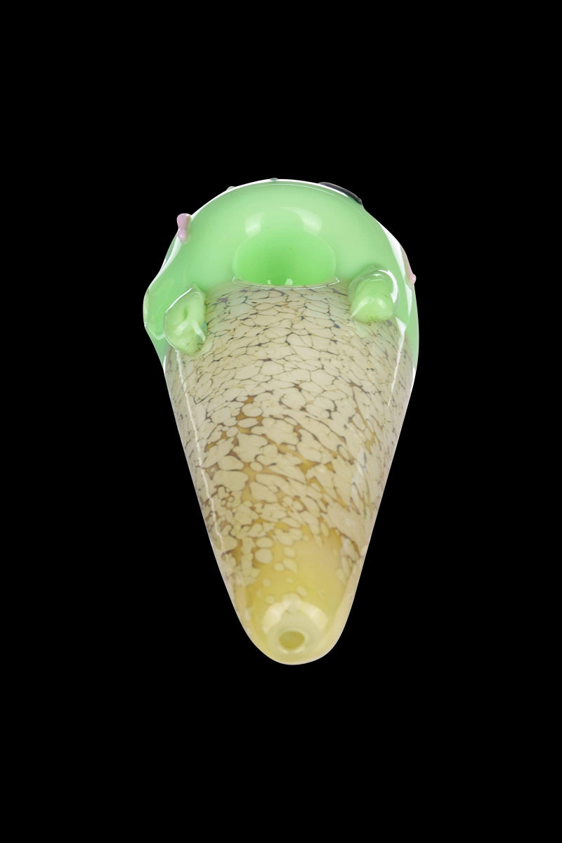 A close-up shows the Single Scoop Ice Cream Spoon Pipe, a clear glass pipe shaped like a scoop of ice cream.